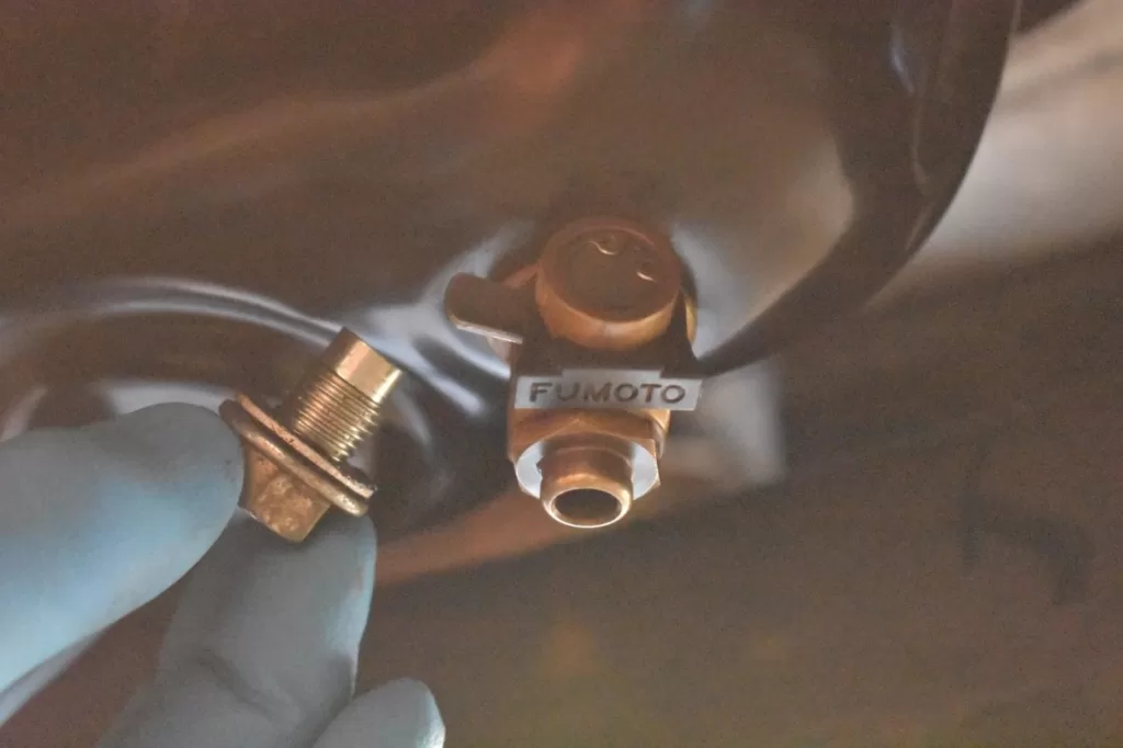 fumotor drain plug out with the old in the with new