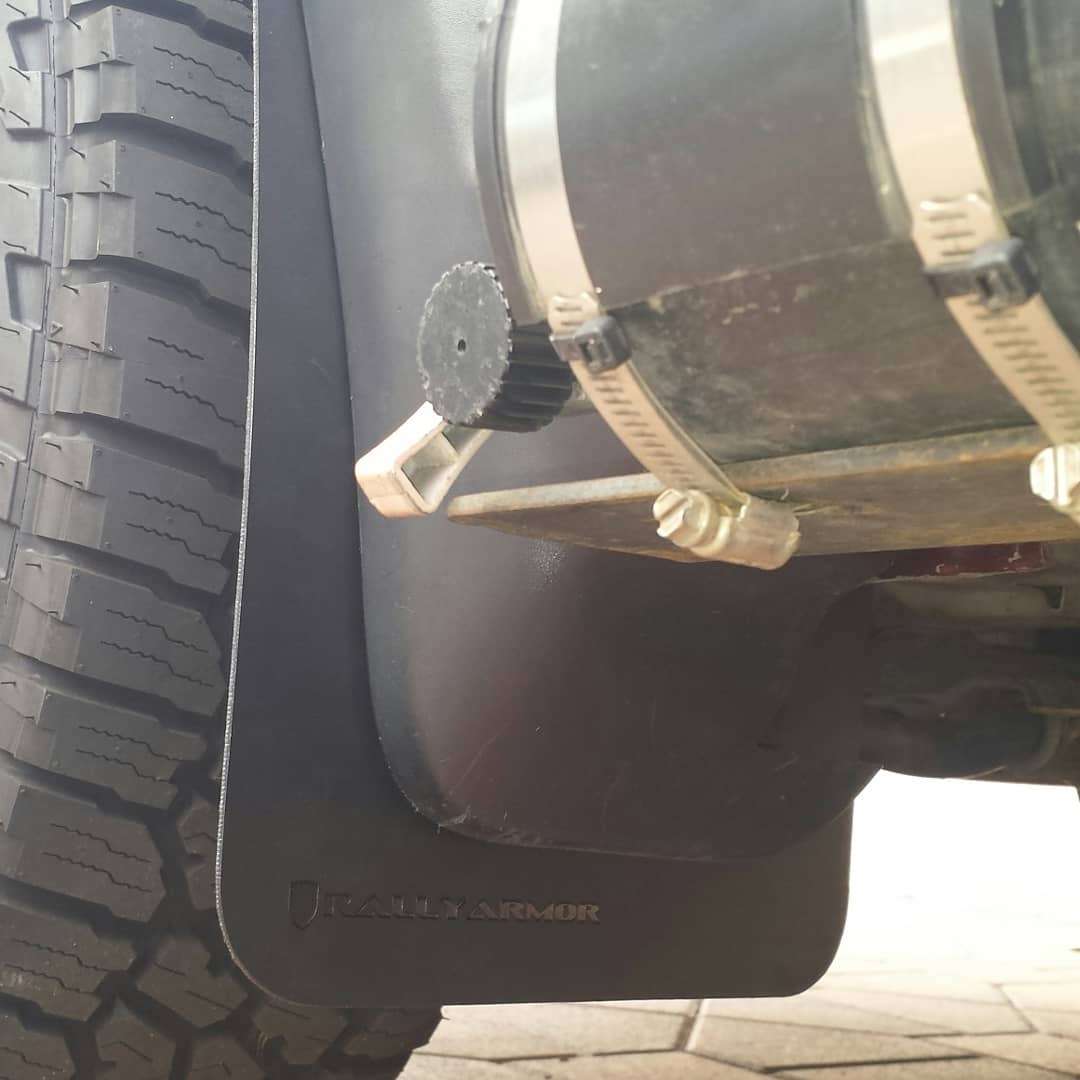 partsbeen_Honda Element Pressurized Solar Water Tanks that Double as Side Steps_02